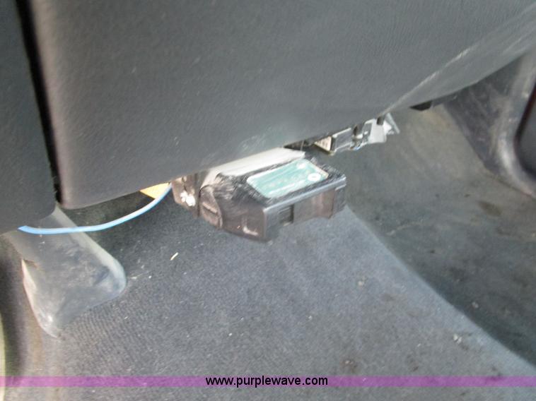 image for item D2405 2002 GMC Sierra 1500 pickup truck