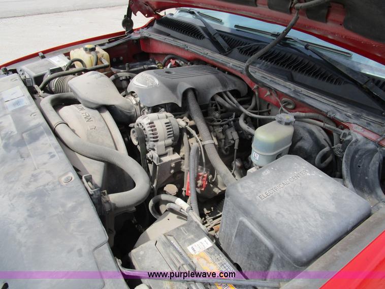 image for item D2405 2002 GMC Sierra 1500 pickup truck