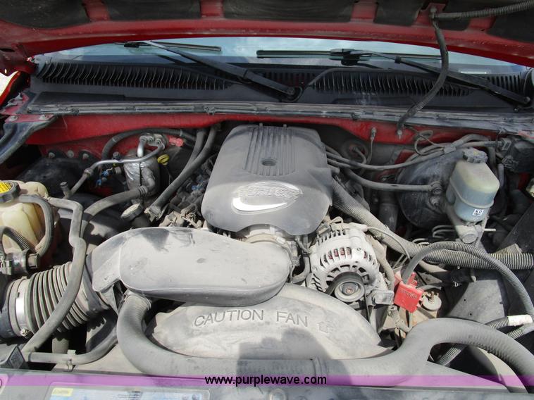 image for item D2405 2002 GMC Sierra 1500 pickup truck