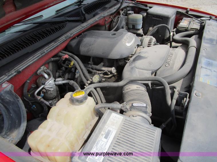 image for item D2405 2002 GMC Sierra 1500 pickup truck