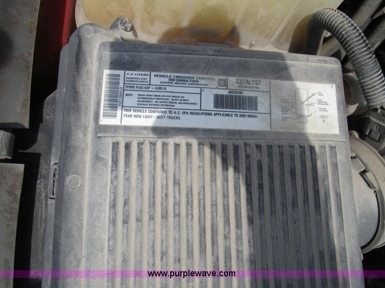 image for item D2405 2002 GMC Sierra 1500 pickup truck