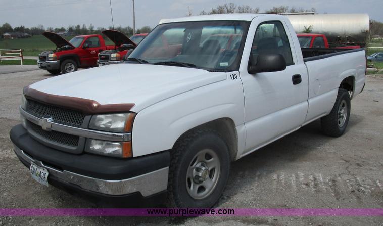 image for item D2406 2003 Chevrolet Silverado 1500 pickup truck