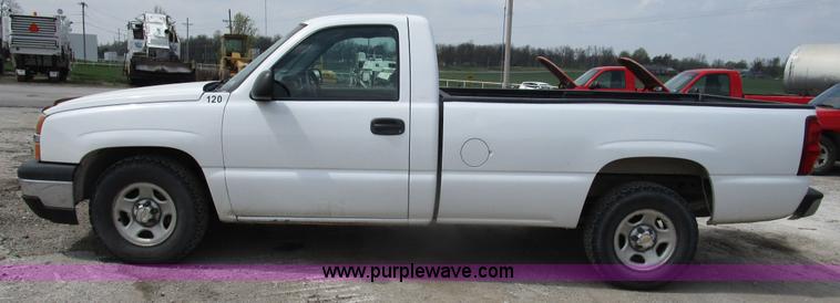 image for item D2406 2003 Chevrolet Silverado 1500 pickup truck