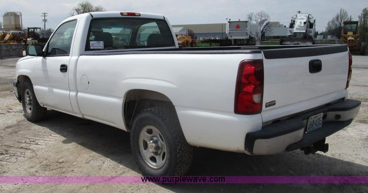 image for item D2406 2003 Chevrolet Silverado 1500 pickup truck