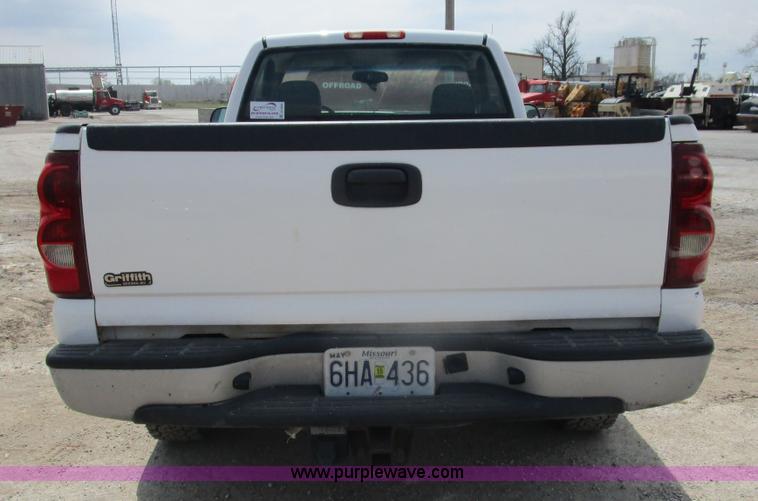 image for item D2406 2003 Chevrolet Silverado 1500 pickup truck