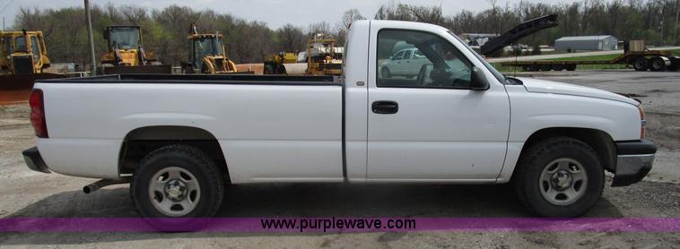 image for item D2406 2003 Chevrolet Silverado 1500 pickup truck