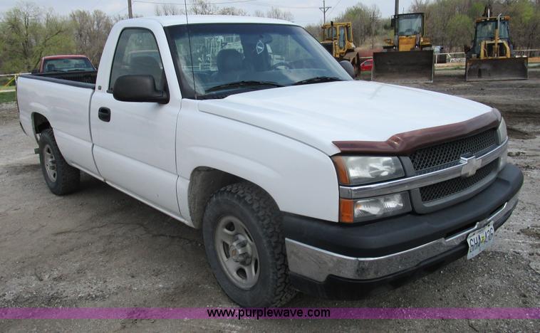 image for item D2406 2003 Chevrolet Silverado 1500 pickup truck