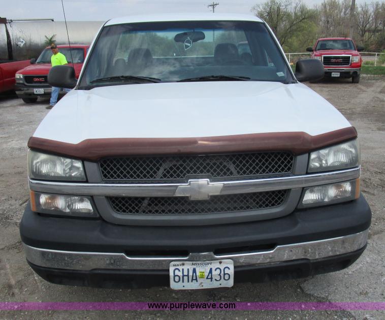 image for item D2406 2003 Chevrolet Silverado 1500 pickup truck