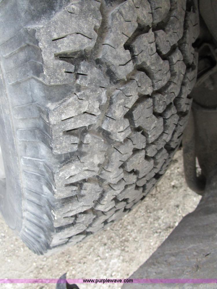 image for item D2406 2003 Chevrolet Silverado 1500 pickup truck