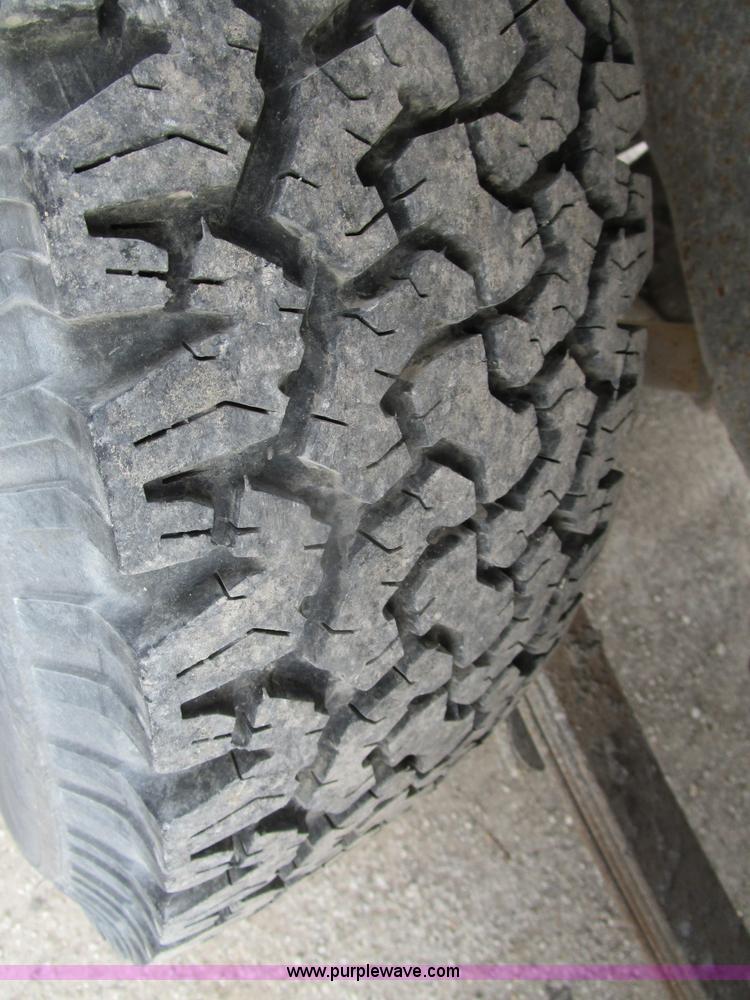 image for item D2406 2003 Chevrolet Silverado 1500 pickup truck