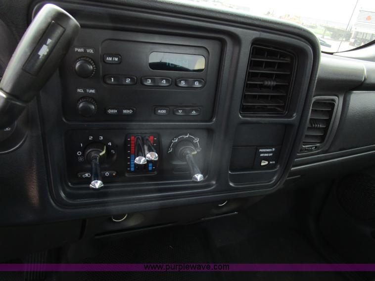 image for item D2406 2003 Chevrolet Silverado 1500 pickup truck