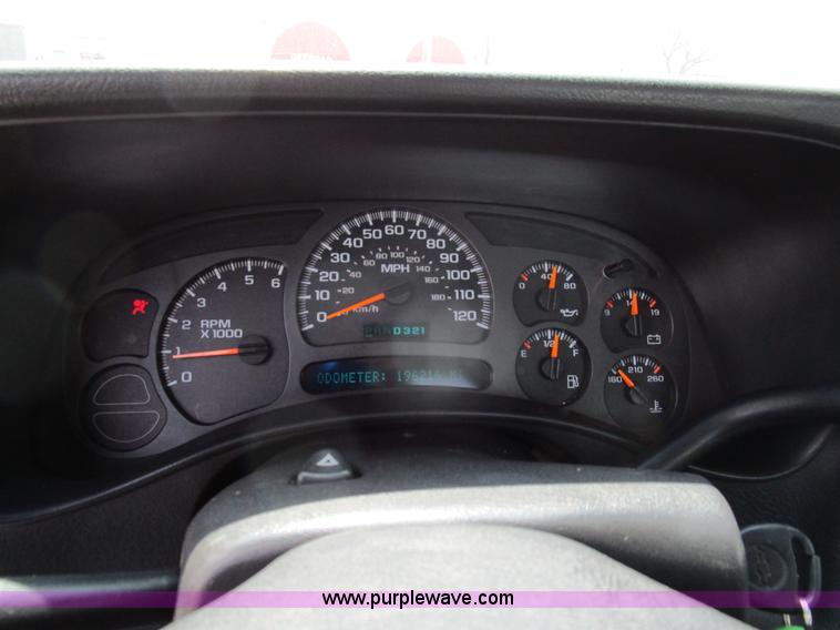 image for item D2406 2003 Chevrolet Silverado 1500 pickup truck