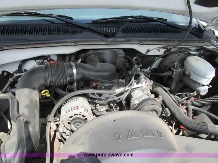 image for item D2406 2003 Chevrolet Silverado 1500 pickup truck