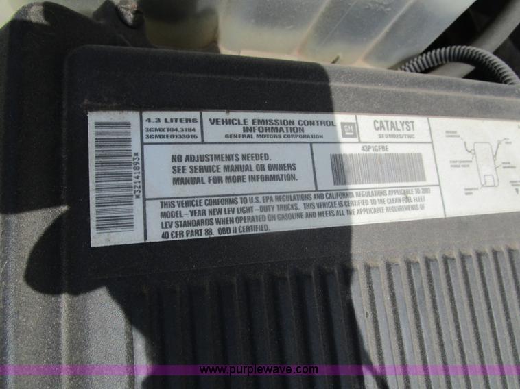 image for item D2406 2003 Chevrolet Silverado 1500 pickup truck