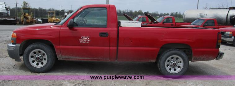 image for item D2407 2006 GMC Sierra 1500 pickup truck