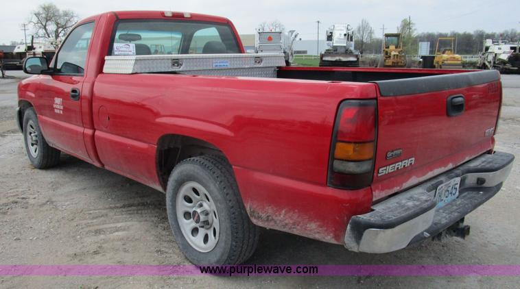 image for item D2407 2006 GMC Sierra 1500 pickup truck