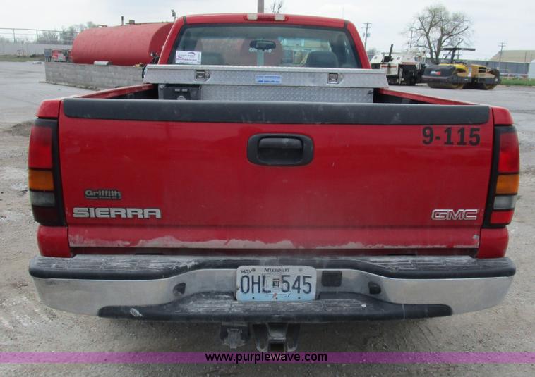 image for item D2407 2006 GMC Sierra 1500 pickup truck