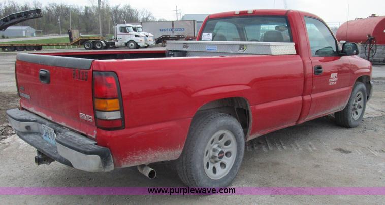 image for item D2407 2006 GMC Sierra 1500 pickup truck