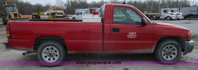 image for item D2407 2006 GMC Sierra 1500 pickup truck