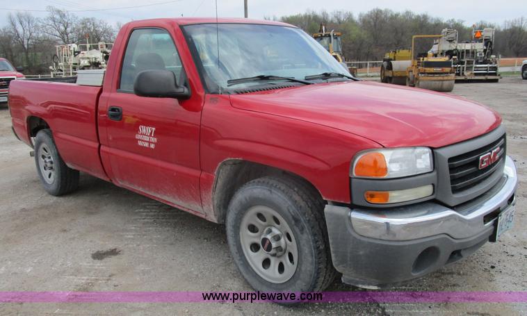 image for item D2407 2006 GMC Sierra 1500 pickup truck