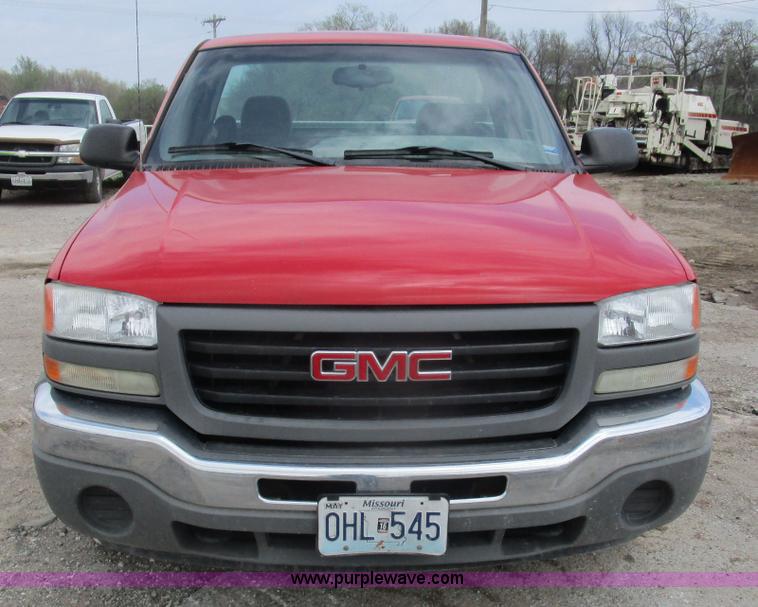 image for item D2407 2006 GMC Sierra 1500 pickup truck