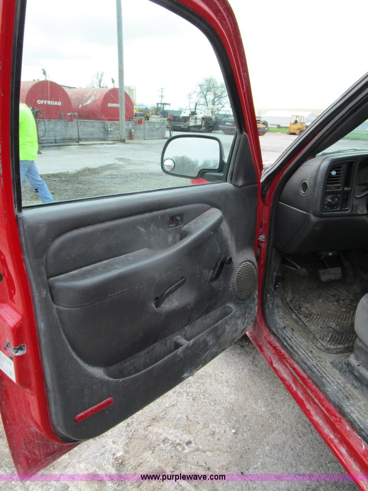 image for item D2407 2006 GMC Sierra 1500 pickup truck