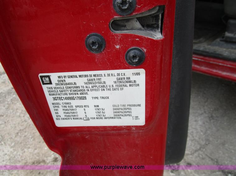 image for item D2407 2006 GMC Sierra 1500 pickup truck