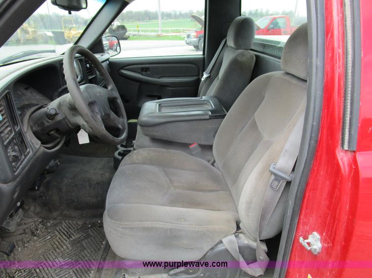 image for item D2407 2006 GMC Sierra 1500 pickup truck