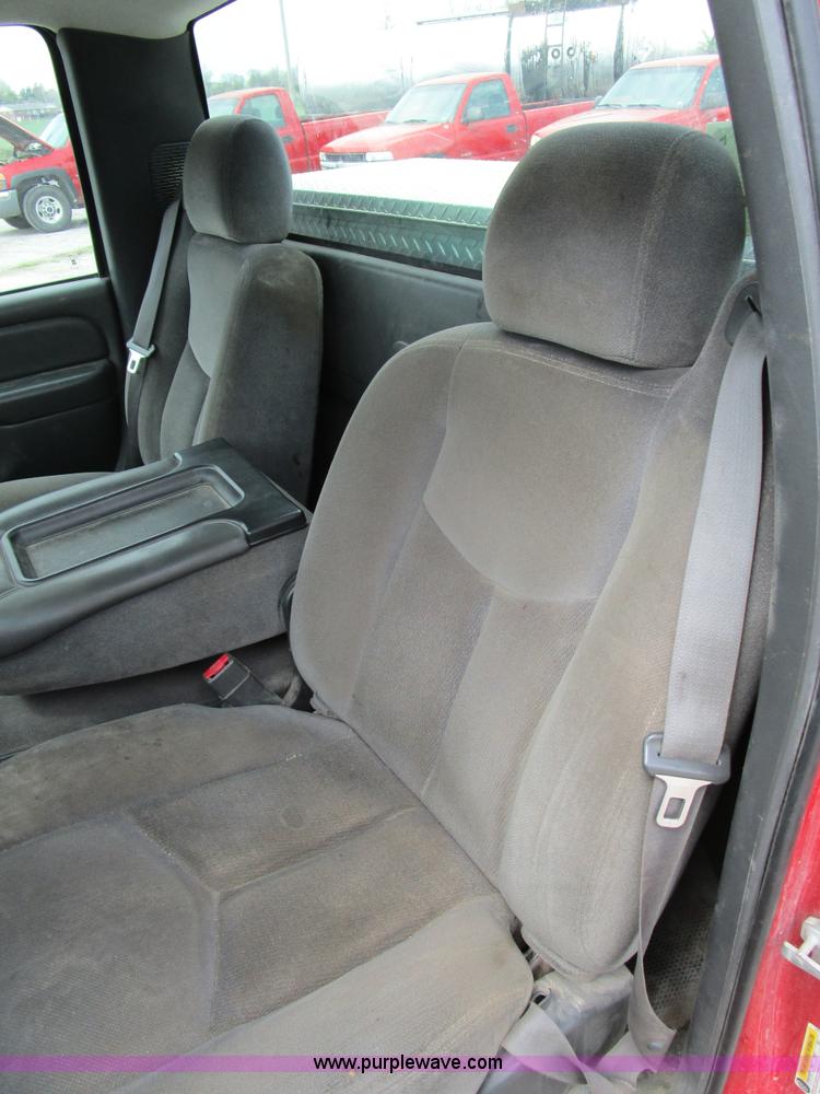 image for item D2407 2006 GMC Sierra 1500 pickup truck