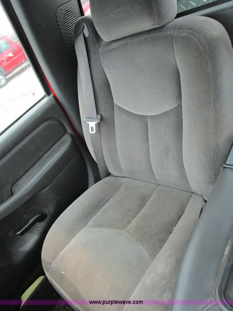 image for item D2407 2006 GMC Sierra 1500 pickup truck