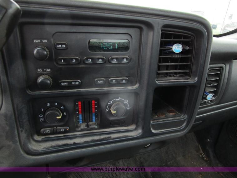 image for item D2407 2006 GMC Sierra 1500 pickup truck