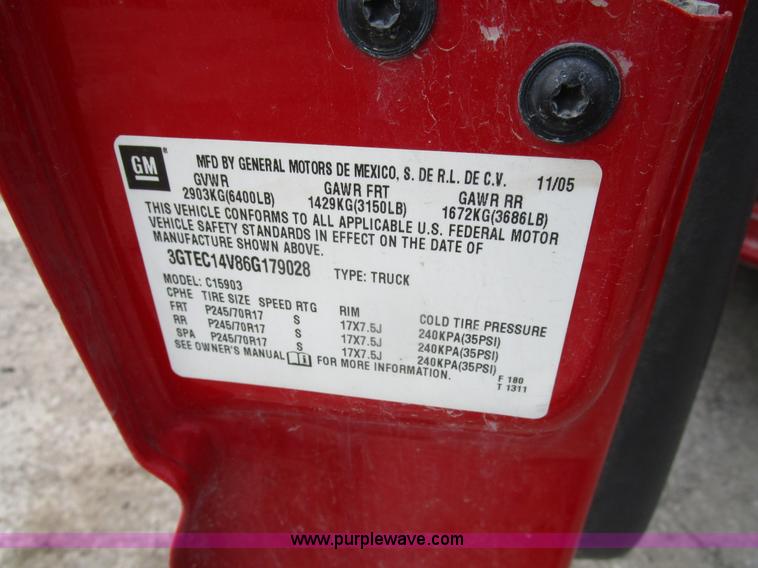 image for item D2407 2006 GMC Sierra 1500 pickup truck