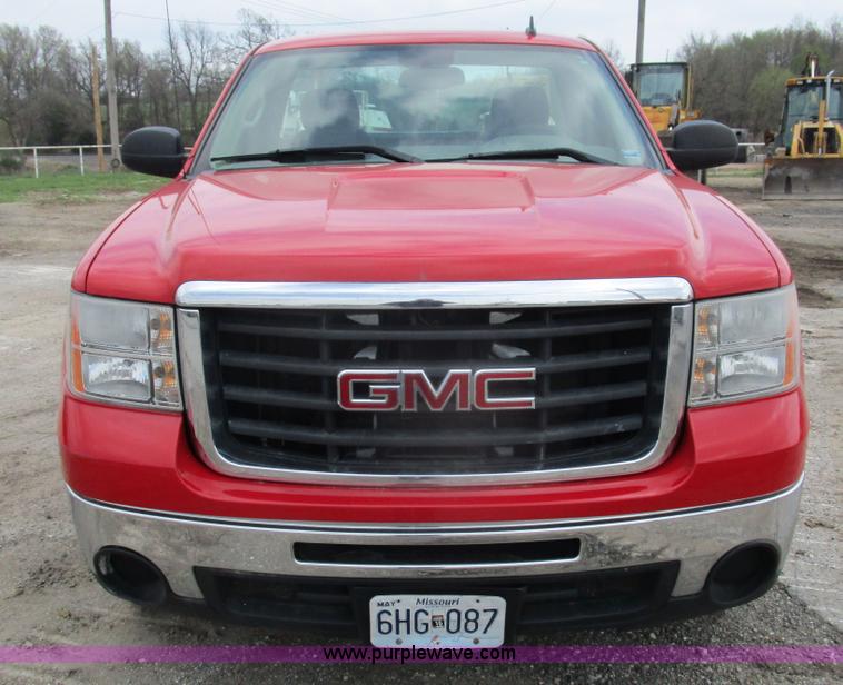 image for item D2408 2008 GMC Sierra 2500HD pickup truck