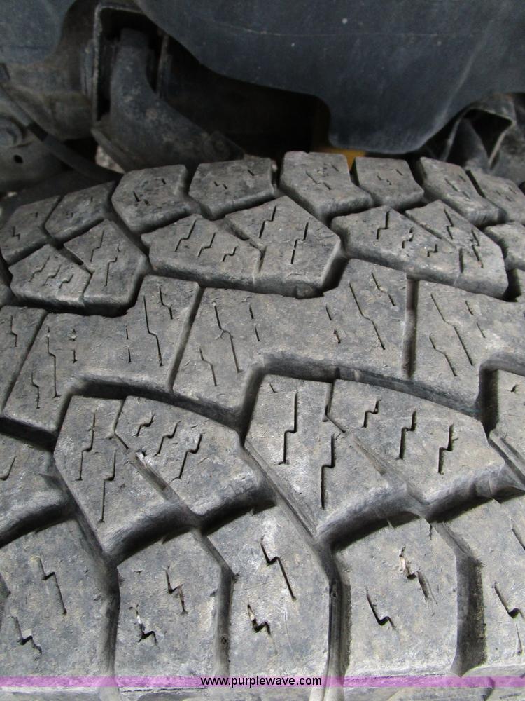 image for item D2408 2008 GMC Sierra 2500HD pickup truck