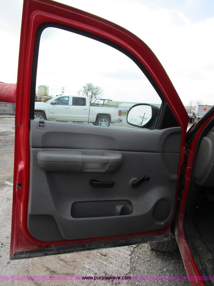 image for item D2408 2008 GMC Sierra 2500HD pickup truck