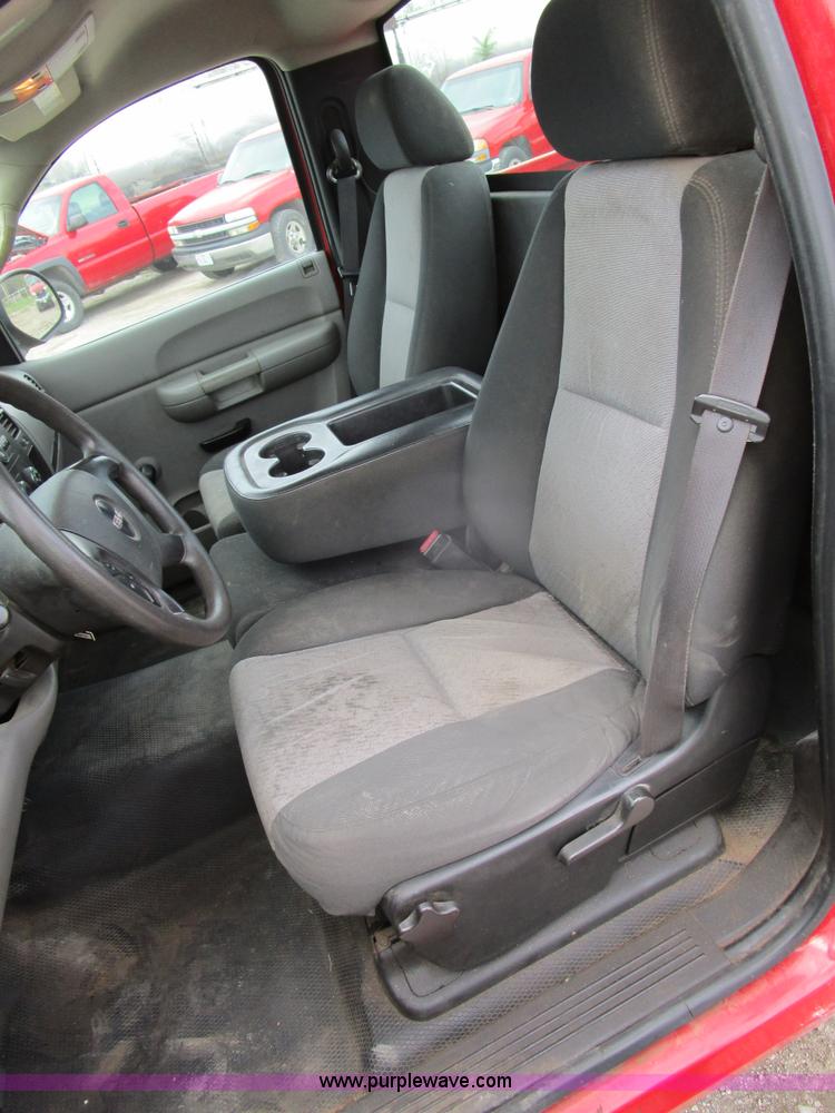 image for item D2408 2008 GMC Sierra 2500HD pickup truck