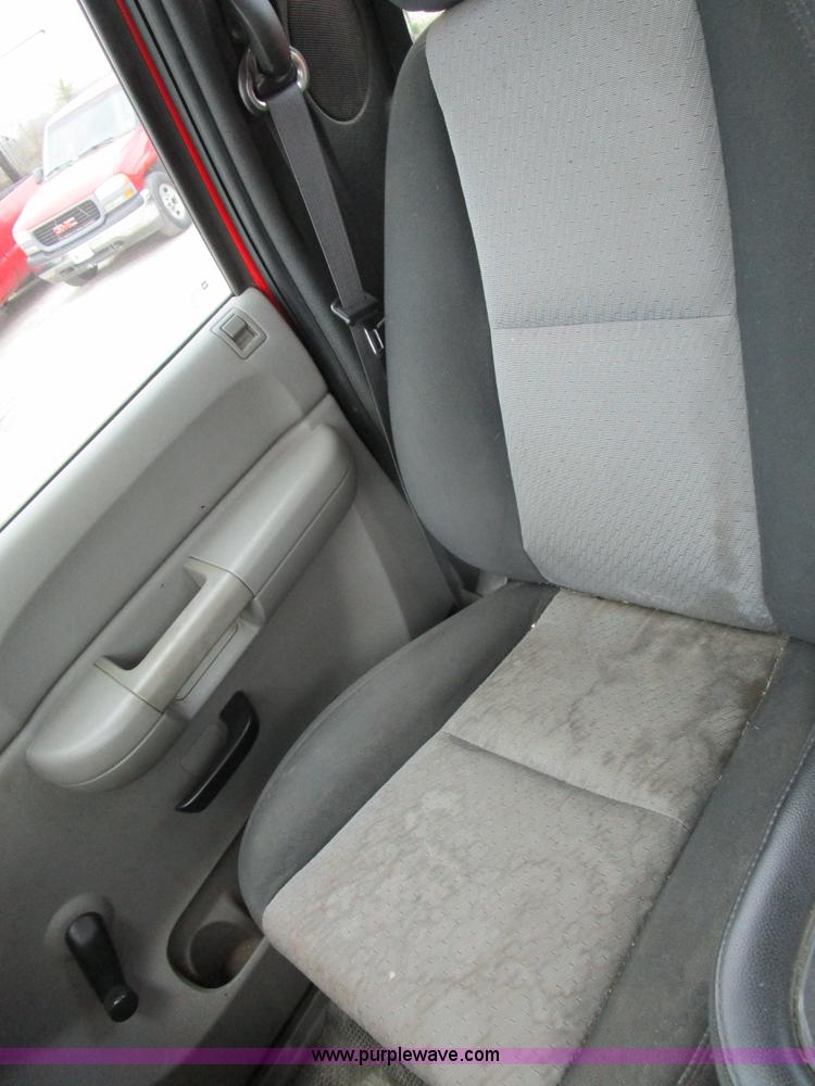 image for item D2408 2008 GMC Sierra 2500HD pickup truck