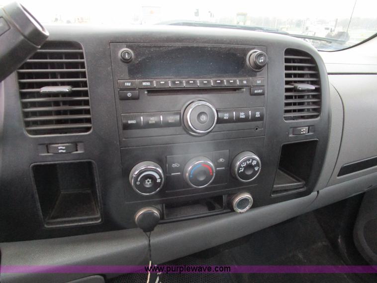 image for item D2408 2008 GMC Sierra 2500HD pickup truck