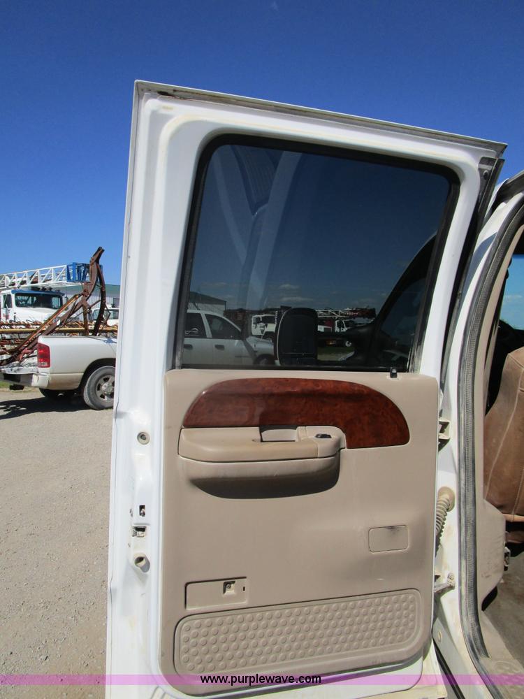 image for item D2428 2004 Ford F250 Super Duty Lariat King Ranch Crew Cab pickup truck