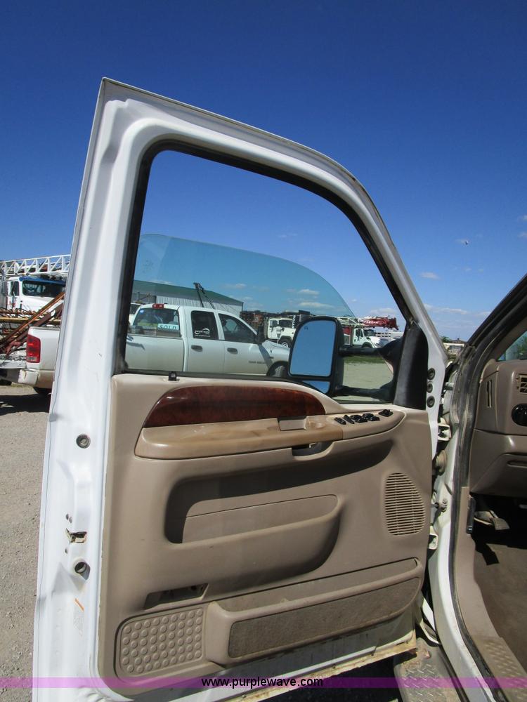 image for item D2428 2004 Ford F250 Super Duty Lariat King Ranch Crew Cab pickup truck