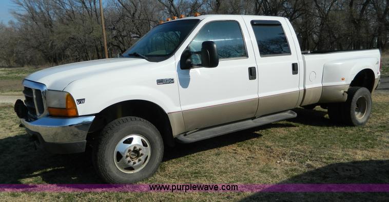 image for item D6120 1999 Ford F350 pickup truck