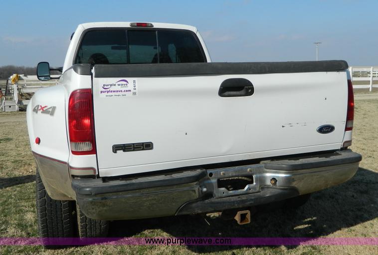 image for item D6120 1999 Ford F350 pickup truck