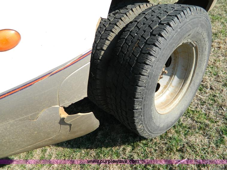 image for item D6120 1999 Ford F350 pickup truck