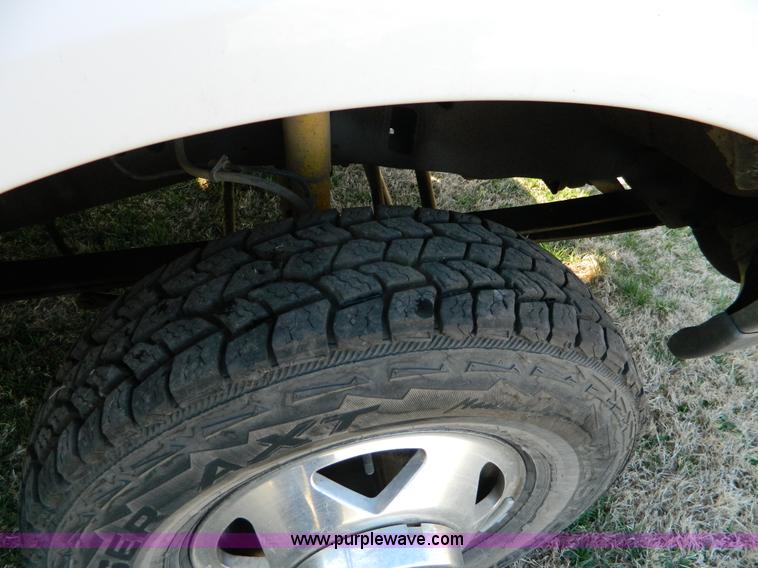 image for item D6120 1999 Ford F350 pickup truck