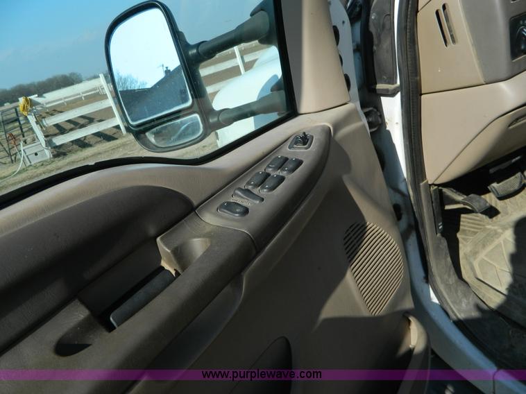 image for item D6120 1999 Ford F350 pickup truck