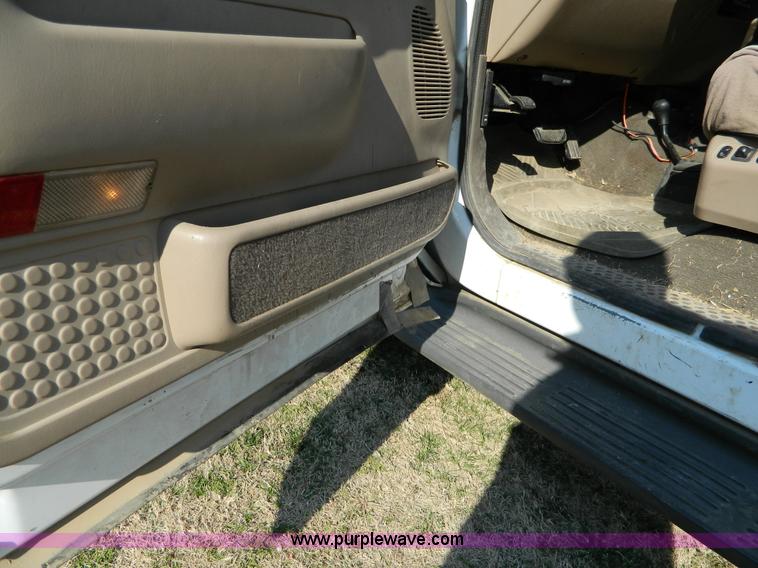 image for item D6120 1999 Ford F350 pickup truck