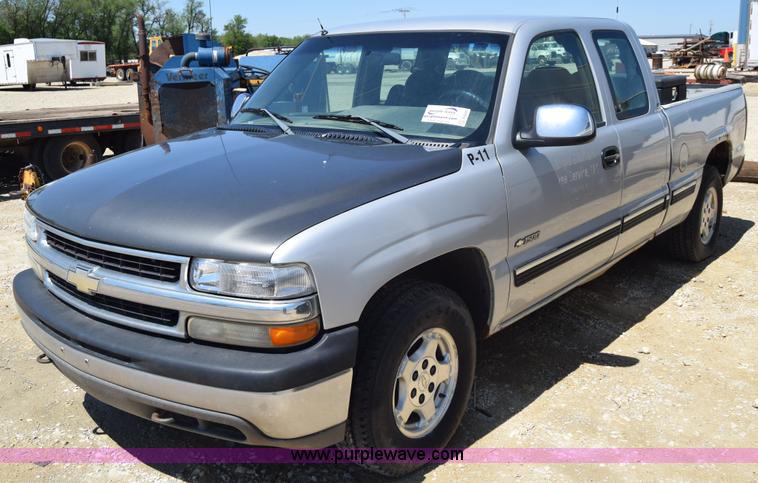 image for item E6347 2002 Chevrolet Silverado 1500 Ext. Cab pickup truck
