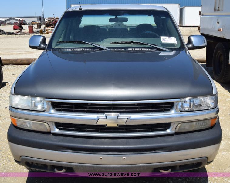 image for item E6347 2002 Chevrolet Silverado 1500 Ext. Cab pickup truck