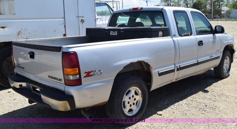image for item E6347 2002 Chevrolet Silverado 1500 Ext. Cab pickup truck