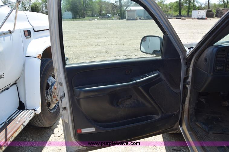 image for item E6347 2002 Chevrolet Silverado 1500 Ext. Cab pickup truck